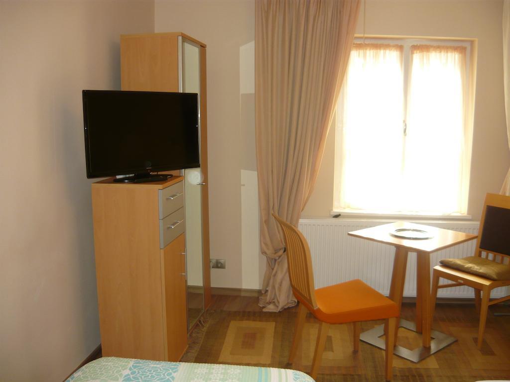 Mandula Haz Hotel Veszprem Phòng bức ảnh